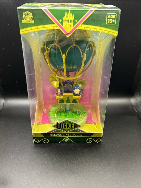 Culturefly Other - Wicked Deluxe Green & Yellow Hot Air Balloon Vinyl Figure - CultureFly